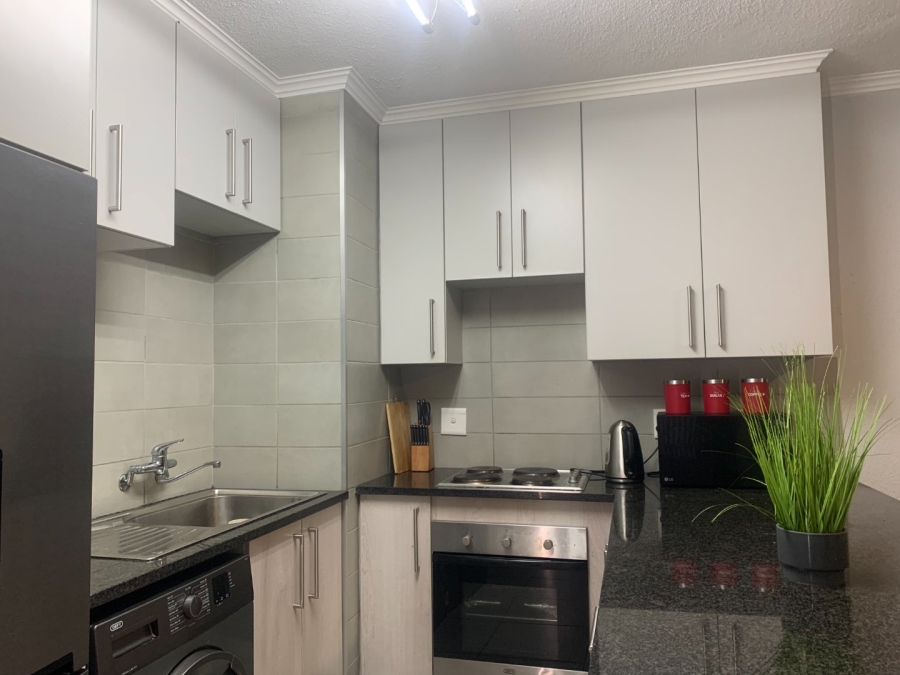 To Let 1 Bedroom Property for Rent in Woodmead Gauteng