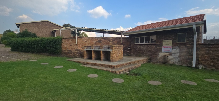 2 Bedroom Property for Sale in Brackendowns Gauteng