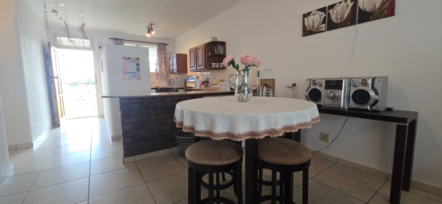 2 Bedroom Property for Sale in Brackendowns Gauteng