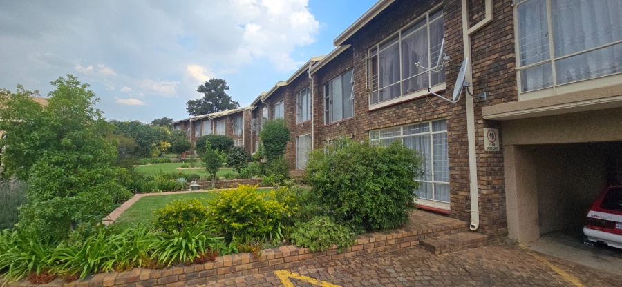 2 Bedroom Property for Sale in Brackendowns Gauteng