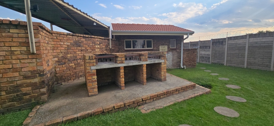 2 Bedroom Property for Sale in Brackendowns Gauteng