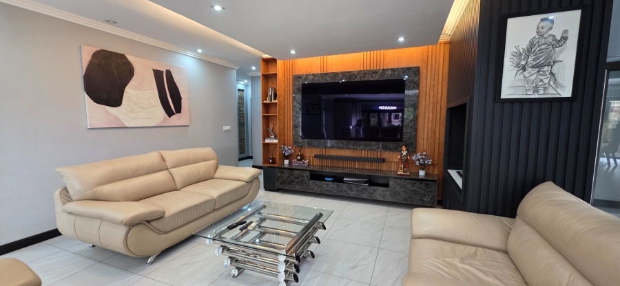 5 Bedroom Property for Sale in Greenstone Hill Gauteng