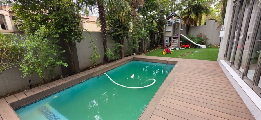 5 Bedroom Property for Sale in Greenstone Hill Gauteng