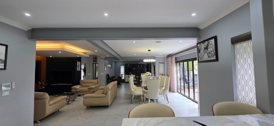 5 Bedroom Property for Sale in Greenstone Hill Gauteng
