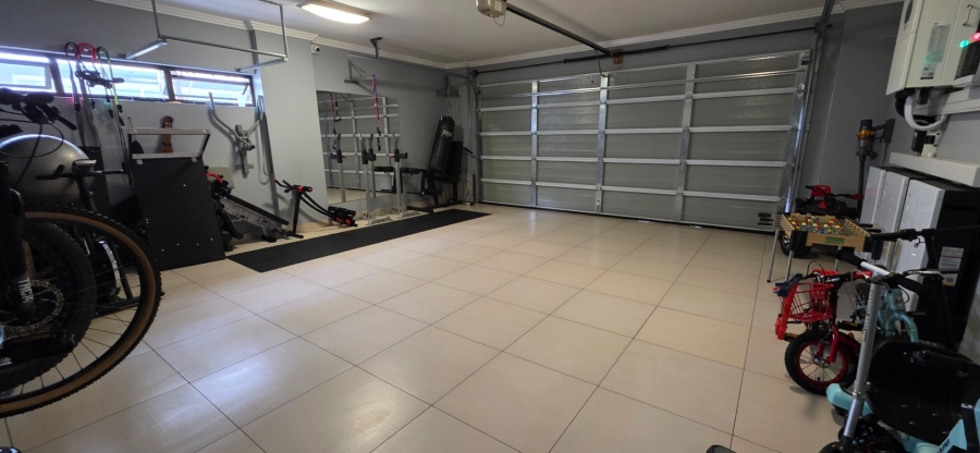 5 Bedroom Property for Sale in Greenstone Hill Gauteng