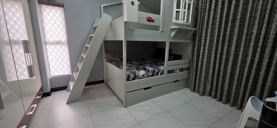 5 Bedroom Property for Sale in Greenstone Hill Gauteng