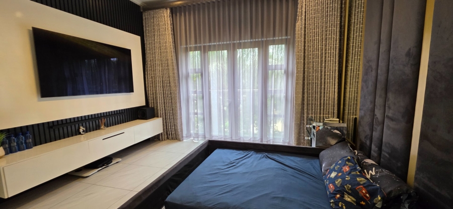 5 Bedroom Property for Sale in Greenstone Hill Gauteng