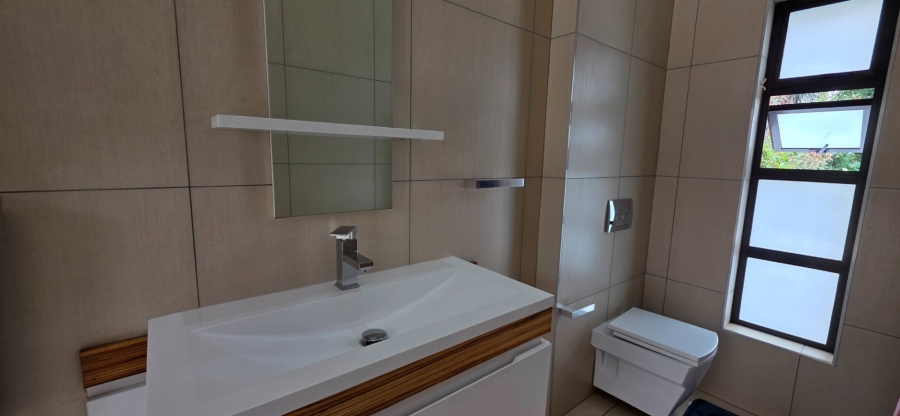 5 Bedroom Property for Sale in Greenstone Hill Gauteng