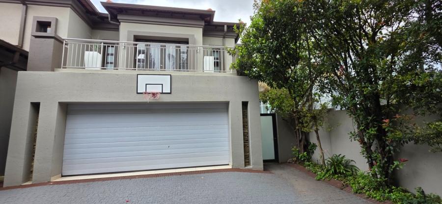 5 Bedroom Property for Sale in Greenstone Hill Gauteng