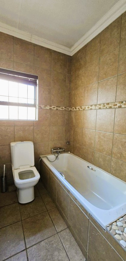 4 Bedroom Property for Sale in Garsfontein Gauteng