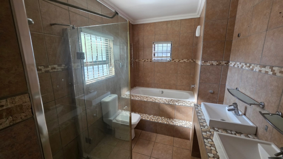4 Bedroom Property for Sale in Garsfontein Gauteng