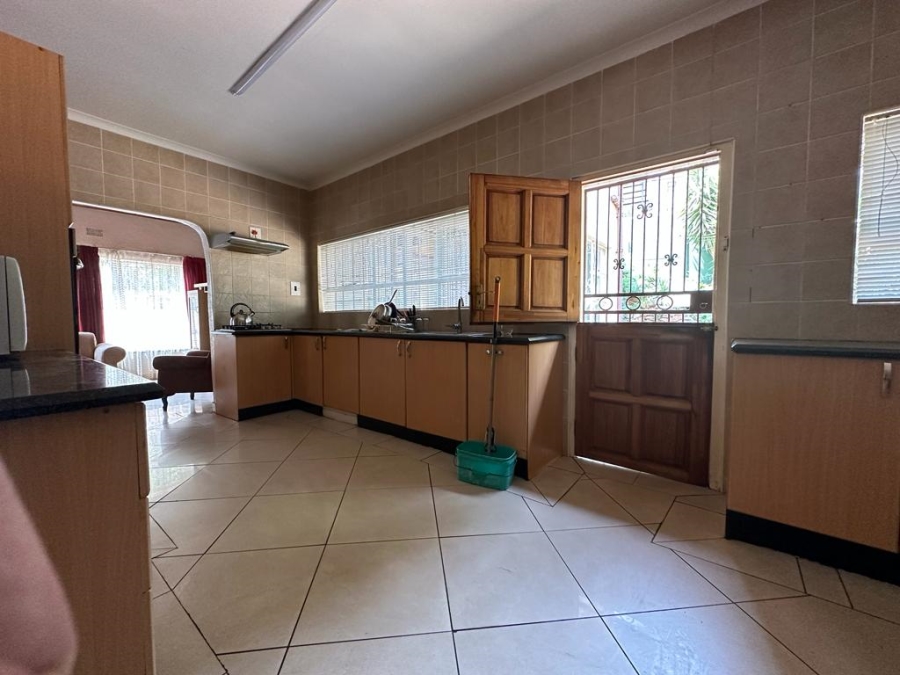 To Let 4 Bedroom Property for Rent in Glenanda Gauteng