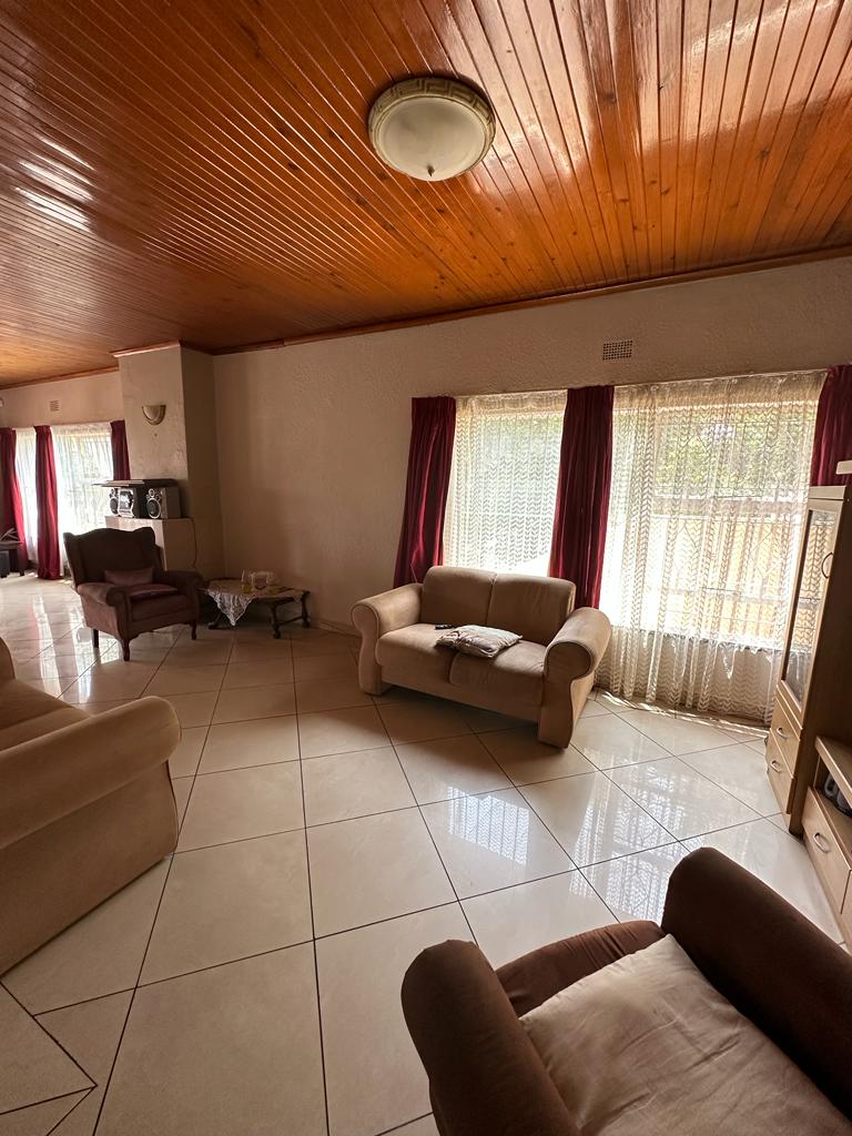 To Let 4 Bedroom Property for Rent in Glenanda Gauteng