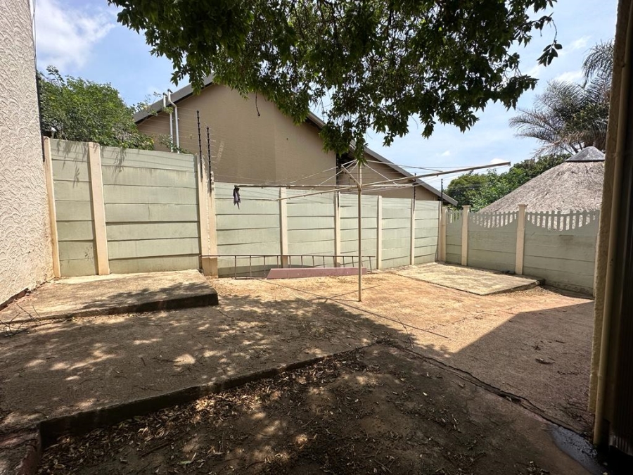 To Let 4 Bedroom Property for Rent in Glenanda Gauteng