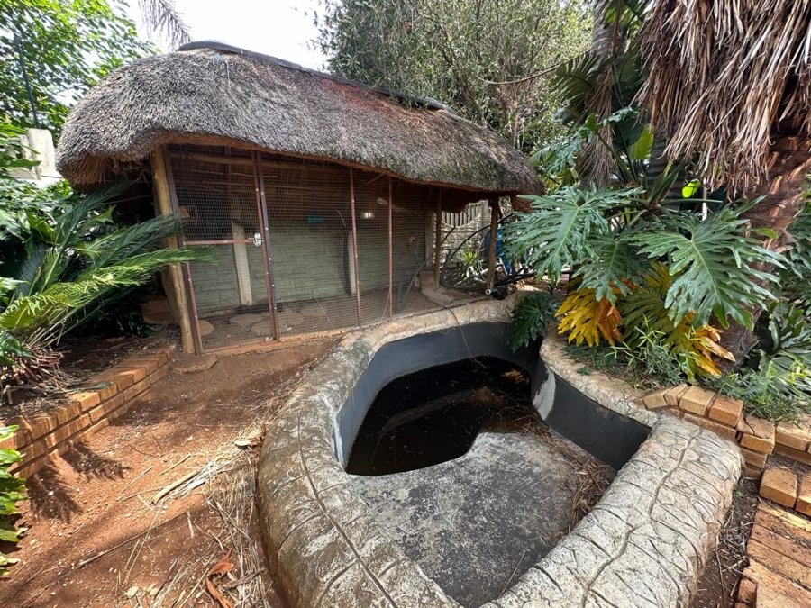 To Let 4 Bedroom Property for Rent in Glenanda Gauteng