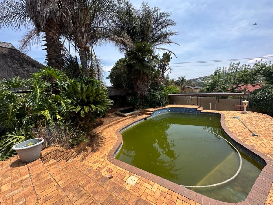 To Let 4 Bedroom Property for Rent in Glenanda Gauteng