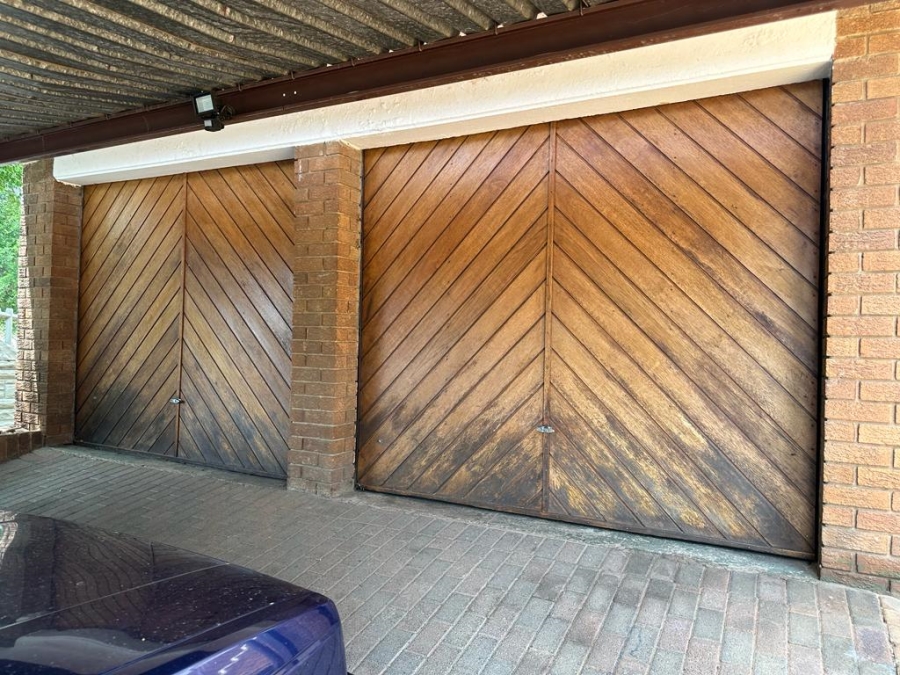 To Let 4 Bedroom Property for Rent in Glenanda Gauteng