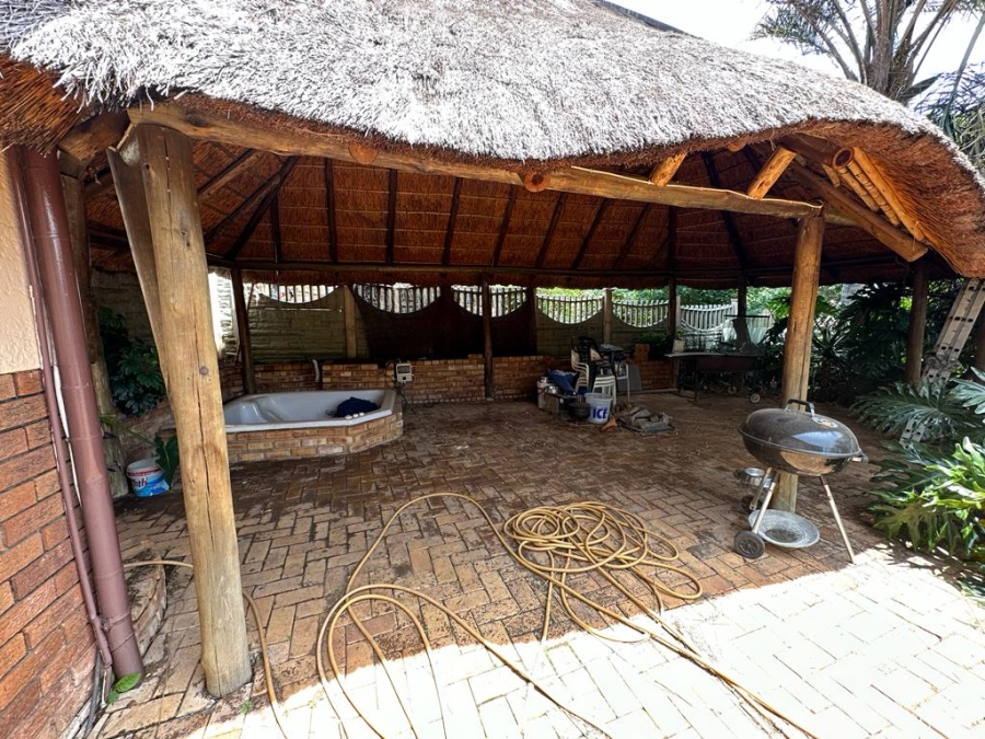 To Let 4 Bedroom Property for Rent in Glenanda Gauteng