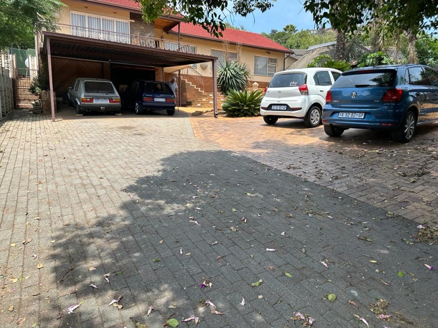 To Let 4 Bedroom Property for Rent in Glenanda Gauteng
