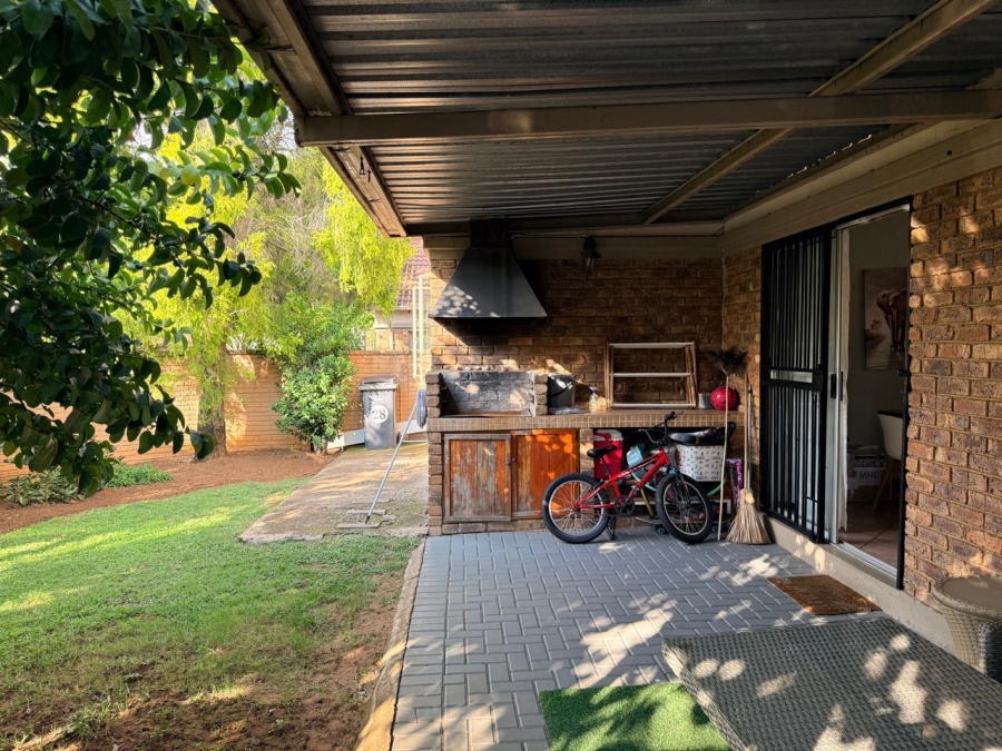 2 Bedroom Property for Sale in Equestria Gauteng