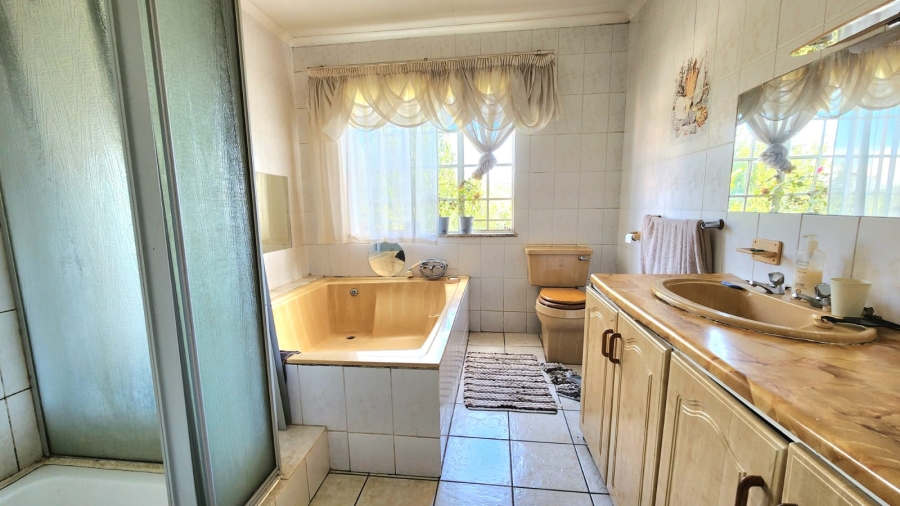 5 Bedroom Property for Sale in Winchester Hills Gauteng