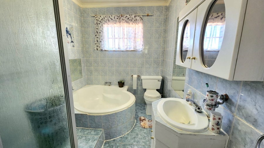 5 Bedroom Property for Sale in Winchester Hills Gauteng