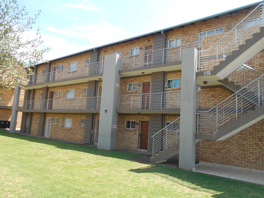 2 Bedroom Property for Sale in Monavoni Gauteng