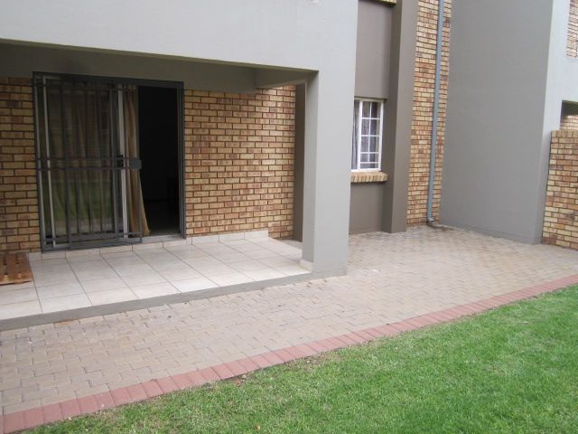 2 Bedroom Property for Sale in Monavoni Gauteng