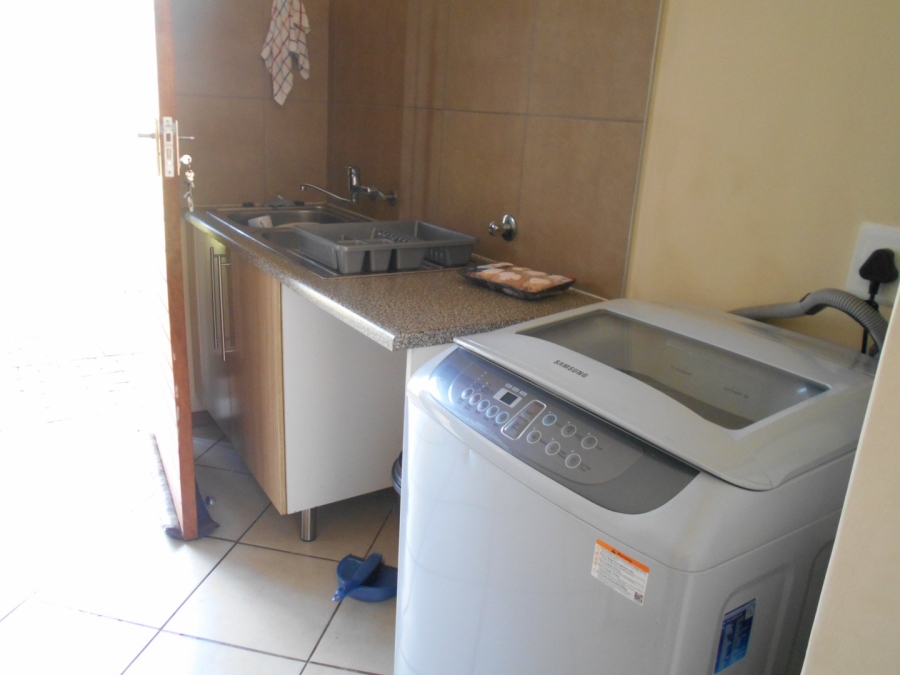 2 Bedroom Property for Sale in Monavoni Gauteng