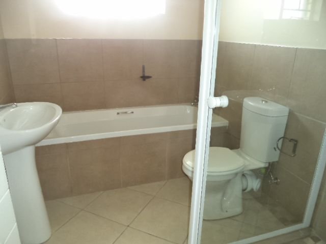 2 Bedroom Property for Sale in Monavoni Gauteng