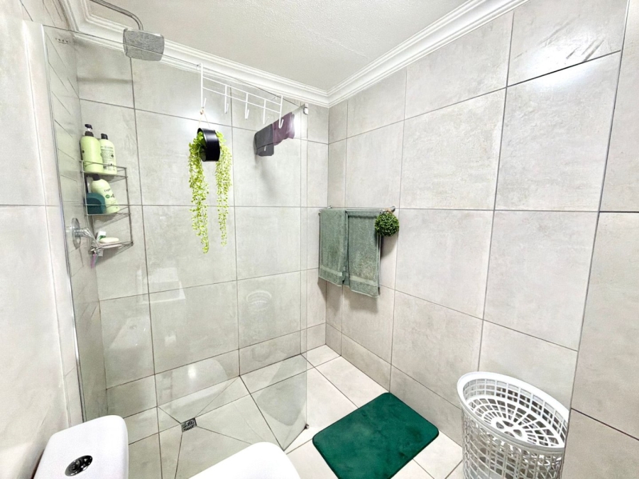 1 Bedroom Property for Sale in New Market Park Gauteng