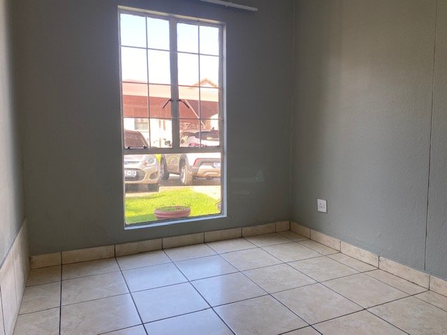 2 Bedroom Property for Sale in Oakdene Gauteng