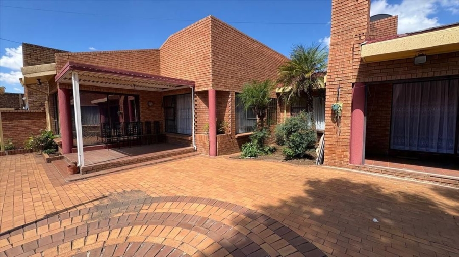 3 Bedroom Property for Sale in Mackenzie Park Gauteng