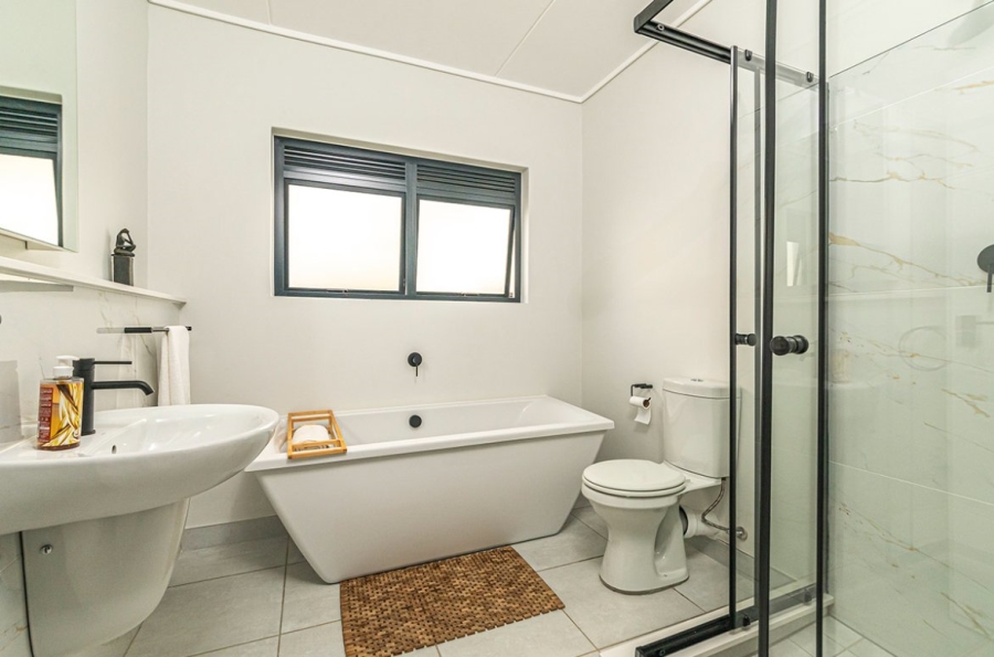 To Let 2 Bedroom Property for Rent in Crowthorne AH Gauteng