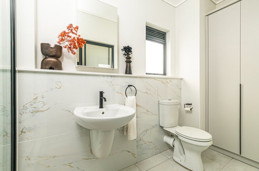 To Let 2 Bedroom Property for Rent in Crowthorne AH Gauteng