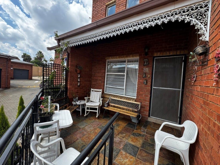 2 Bedroom Property for Sale in Glen Marais Gauteng