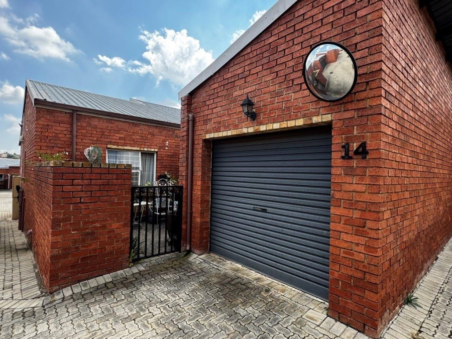 2 Bedroom Property for Sale in Glen Marais Gauteng