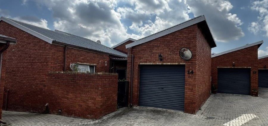 2 Bedroom Property for Sale in Glen Marais Gauteng