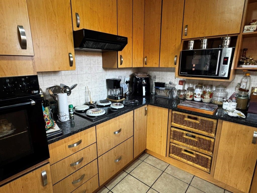 2 Bedroom Property for Sale in Glen Marais Gauteng