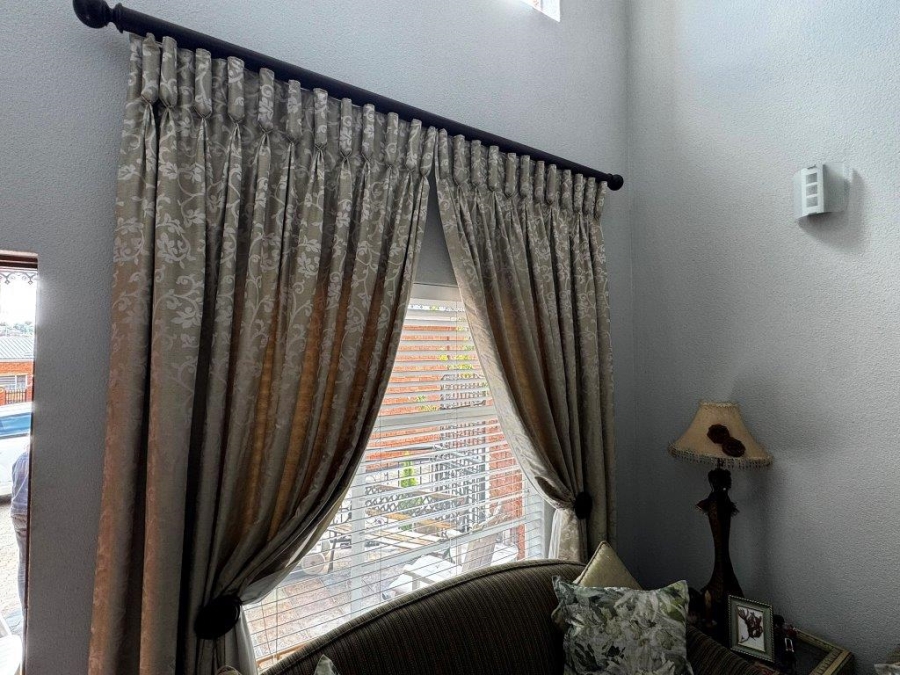 2 Bedroom Property for Sale in Glen Marais Gauteng