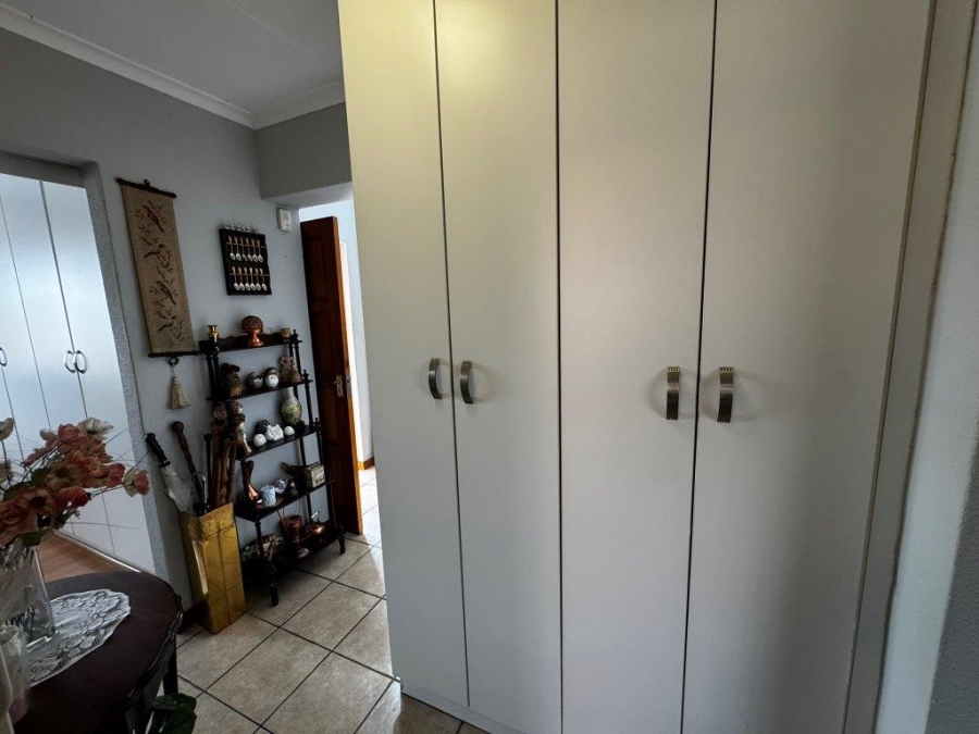 2 Bedroom Property for Sale in Glen Marais Gauteng