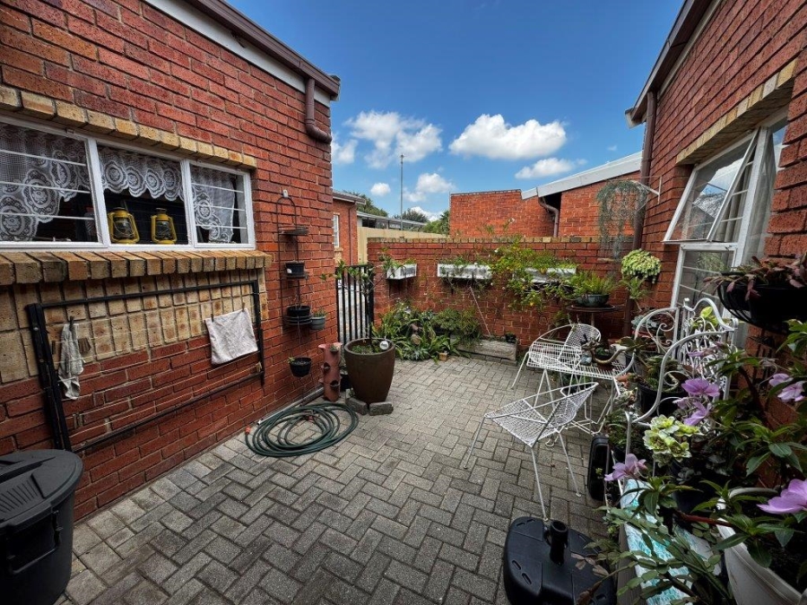 2 Bedroom Property for Sale in Glen Marais Gauteng