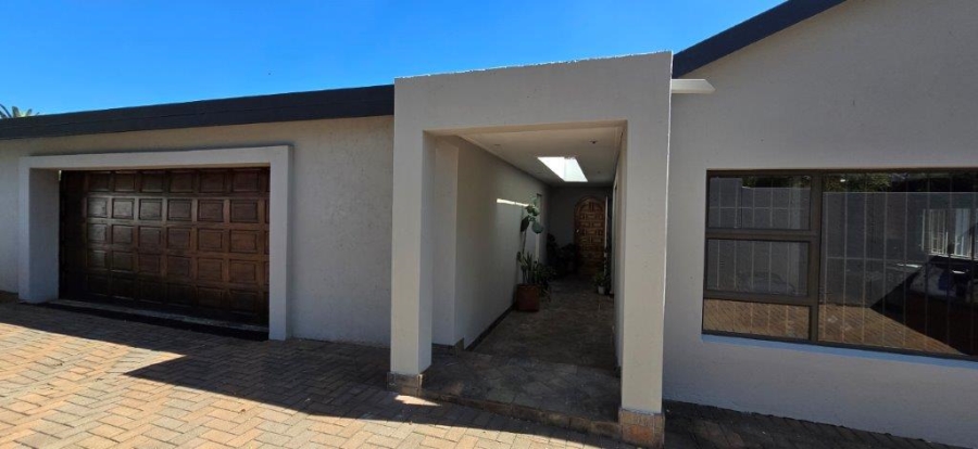 4 Bedroom Property for Sale in Garsfontein Gauteng