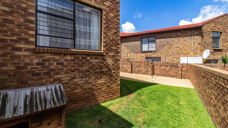 2 Bedroom Property for Sale in Liefde en Vrede Gauteng