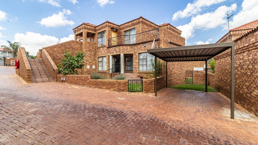 2 Bedroom Property for Sale in Liefde en Vrede Gauteng