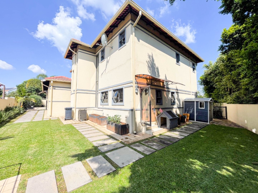 To Let 4 Bedroom Property for Rent in Montecello Estate Gauteng