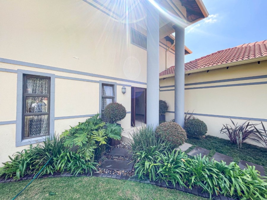 To Let 4 Bedroom Property for Rent in Montecello Estate Gauteng
