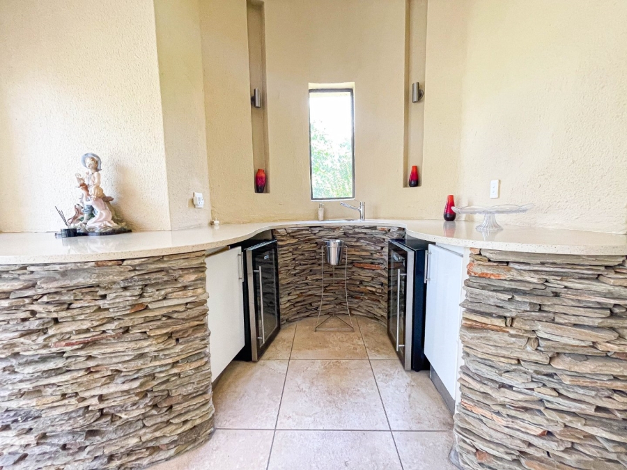 To Let 4 Bedroom Property for Rent in Montecello Estate Gauteng