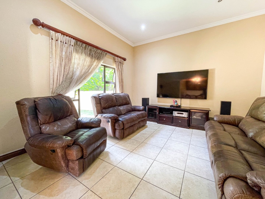 To Let 4 Bedroom Property for Rent in Montecello Estate Gauteng