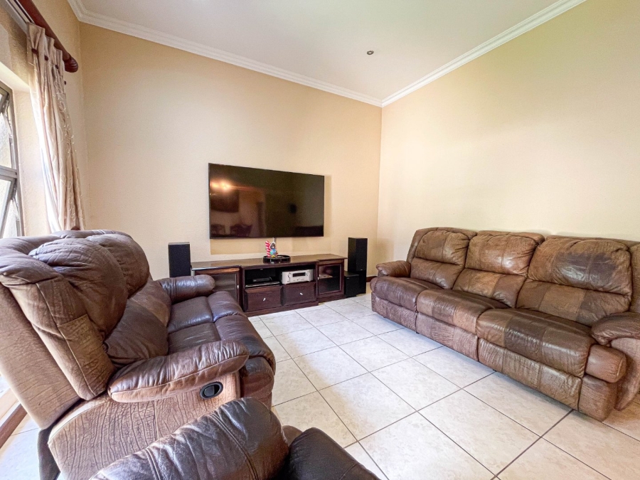 To Let 4 Bedroom Property for Rent in Montecello Estate Gauteng